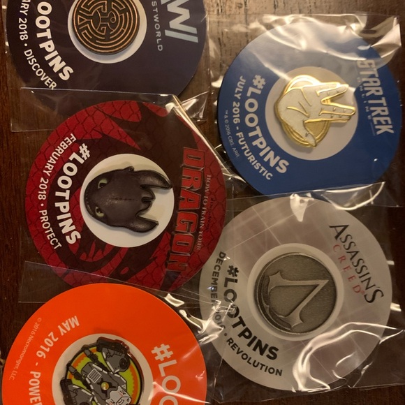 Lootcrate Exclusive Pin lot
11 pins in lot
New - Picture 1 of 3